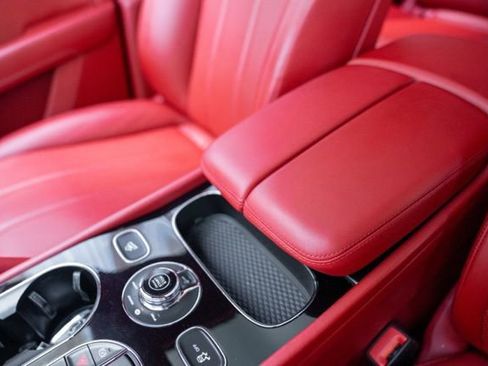 Used 2022 Bentley Bentayga image 49