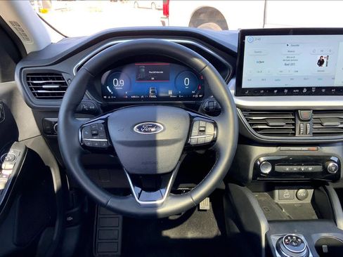 Certified 2025 Ford Escape Platinum image 5