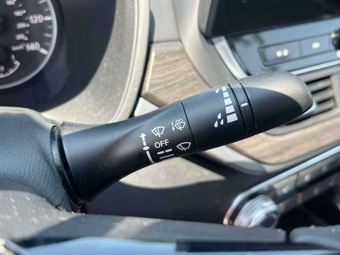 Used 2024 Nissan Altima 2.5 SV FWD image 15