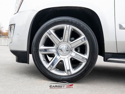 Used 2019 Cadillac Escalade Luxury image 9