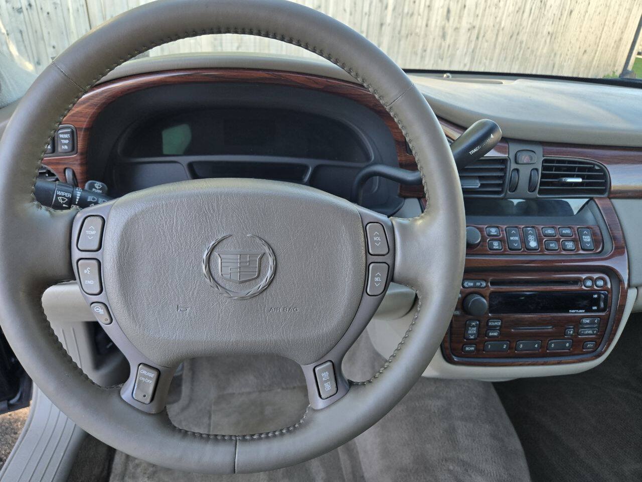 Used 2004 Cadillac De Ville w/ Equipment Group FWD image 16