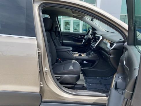 Used 2022 GMC Acadia SLE w/ Driver Convenience Package FWD image 33
