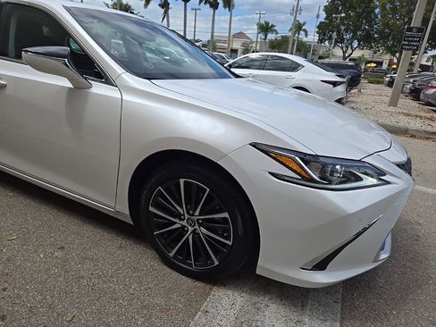 Used 2024 Lexus ES 350 w/ Premium Package image 3