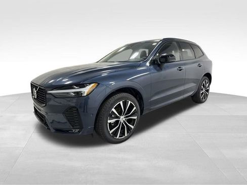 Used 2025 Volvo XC60 B5 Plus w/ Protection Package Premier image 11