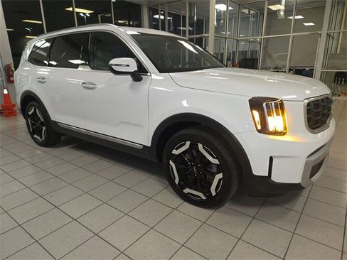 Used 2024 Kia Telluride S w/ S Sunroof Package image 2