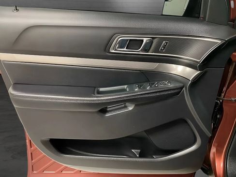 Used 2018 Ford Explorer XLT w/ Equipment Group 201A AWD/4WD image 9
