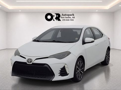 Used 2018 Toyota Corolla SE FWD image 2