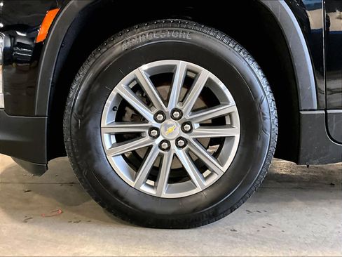 Used 2023 Chevrolet Traverse LT image 7