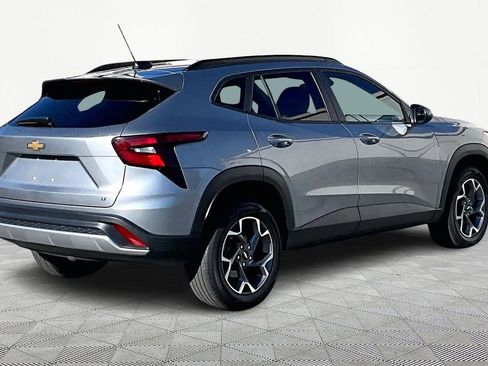 Certified 2024 Chevrolet Trax LT w/ LT Convenience Package image 9