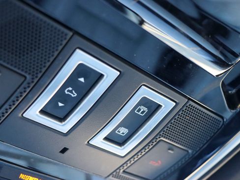 Used 2015 Land Rover Range Rover HSE image 58