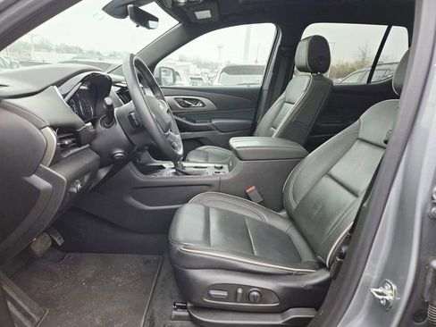 Used 2023 Chevrolet Traverse Premier image 9