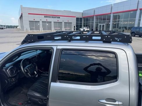 Used 2019 Toyota Tacoma TRD Sport AWD/4WD image 18