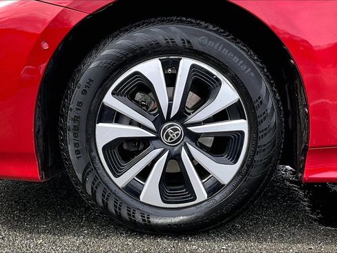 Used 2017 Toyota Prius Prime Advanced image 9