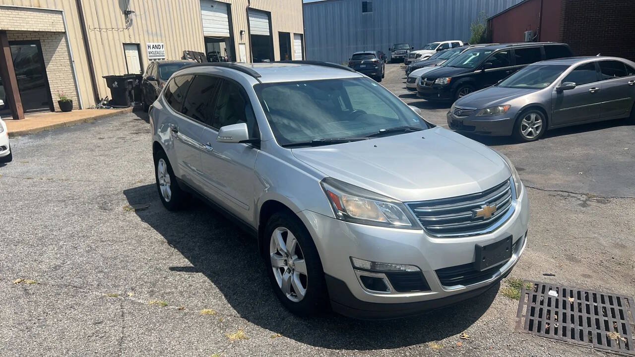 Used 2017 Chevrolet Traverse LT w/ Style and Technology Package AWD/4WD image 3