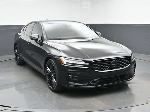 Used 2024 Volvo S60 B5 Plus w/ Climate Package FWD image 2