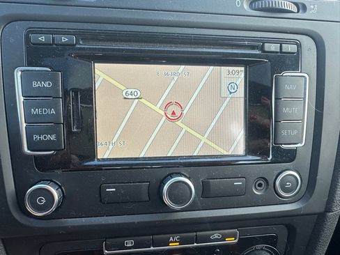 Used 2013 Volkswagen Golf TDI image 19