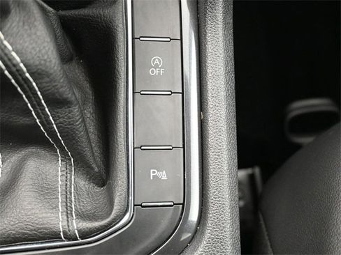 Used 2023 Volkswagen Tiguan SE R-Line image 25