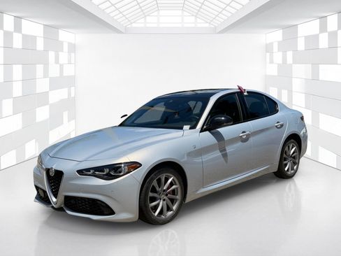 Used 2024 Alfa Romeo Giulia Ti w/ Active Assist Plus Package AWD/4WD image 3