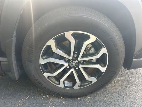 Used 2024 Toyota Corolla Cross SE image 16