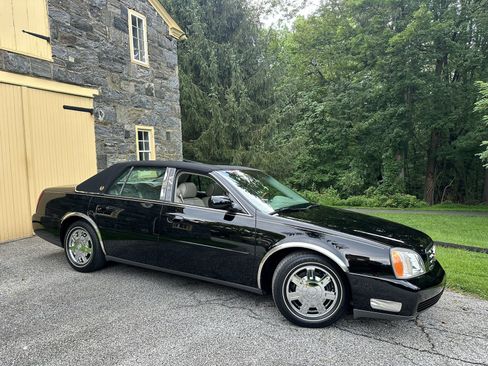 Used 2005 Cadillac De Ville w/ Limited Edition Package FWD image 30