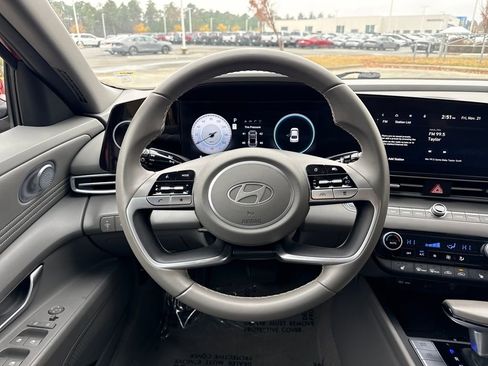Used 2024 Hyundai Elantra SEL w/ Convenience Package image 18