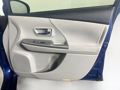 Used 2017 Toyota Prius V Two image 30