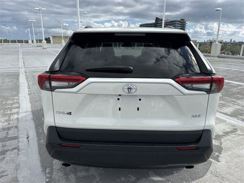 Used 2022 Toyota RAV4 XLE Premium image 24