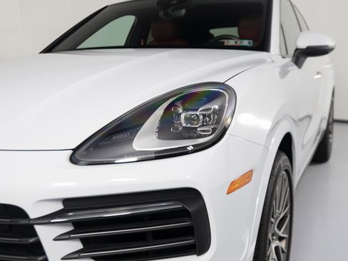Certified 2023 Porsche Cayenne Platinum Edition image 41