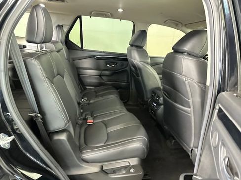 Used 2025 Honda Pilot EX-L image 27