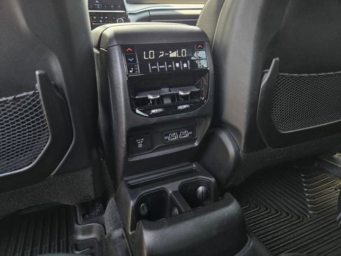 Used 2021 Jeep Grand Cherokee L Overland w/ Luxury Tech Group IV AWD/4WD image 16