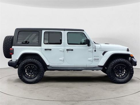 Used 2018 Jeep Wrangler Unlimited Sahara image 6