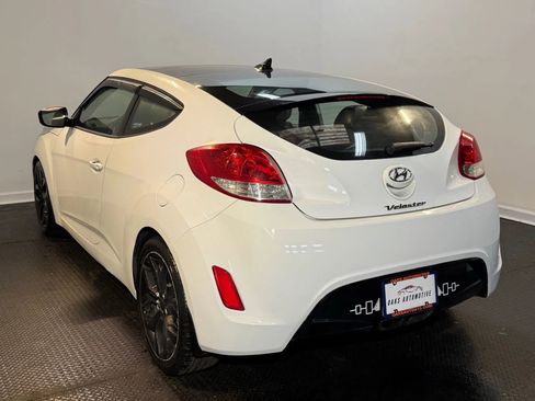 Used 2013 Hyundai Veloster w/ Style Pkg FWD image 6