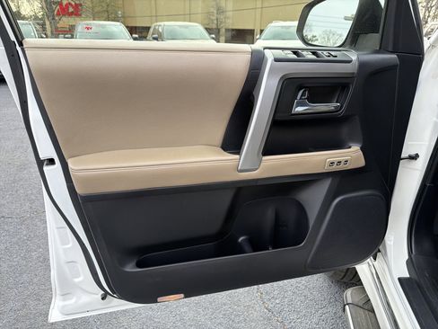 Used 2016 Toyota 4Runner Limited image 10