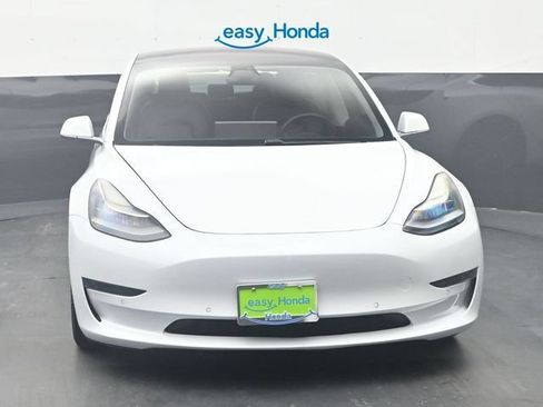 Used 2018 Tesla Model 3 Mid Range RWD image 2