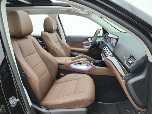 Certified 2026 Mercedes-Benz GLS 450 4MATIC image 18