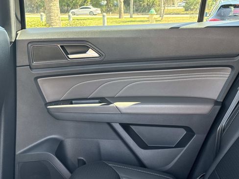Used 2023 Volkswagen Atlas Cross Sport SE w/ Panoramic Sunroof Package FWD image 15