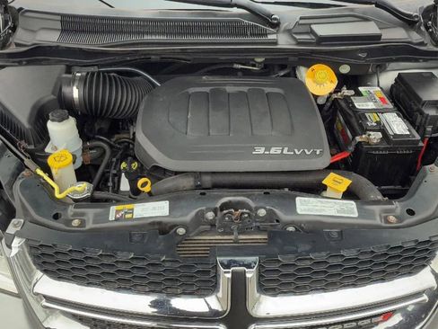 Used 2018 Dodge Grand Caravan SE image 22