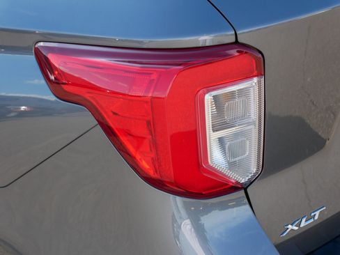 Used 2023 Ford Explorer XLT w/ Equipment Group 202A AWD/4WD image 17