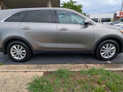 Used 2017 Kia Sorento L FWD image 8