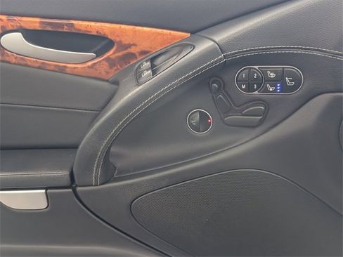 Used 2011 Mercedes-Benz SL 550 image 21