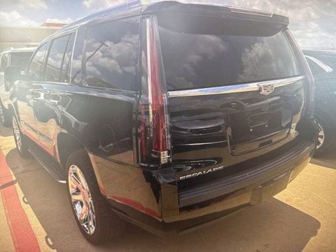 Used 2020 Cadillac Escalade Luxury RWD image 3