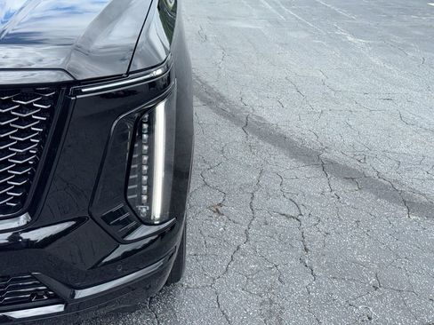 Used 2025 Cadillac Escalade ESV Sport Platinum AWD/4WD image 10