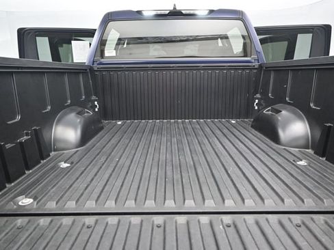 Used 2022 Toyota Tundra SR5 w/ SR5 Convenience Package AWD/4WD image 12
