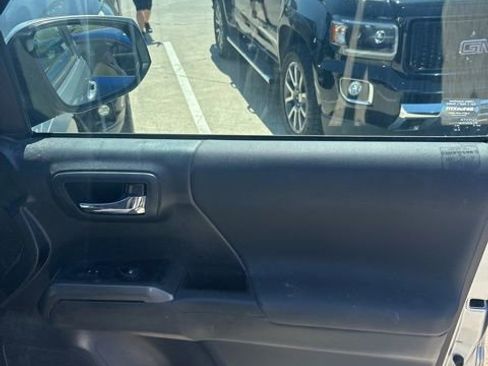 Used 2023 Toyota Tacoma TRD Off-Road w/ Technology Package image 21