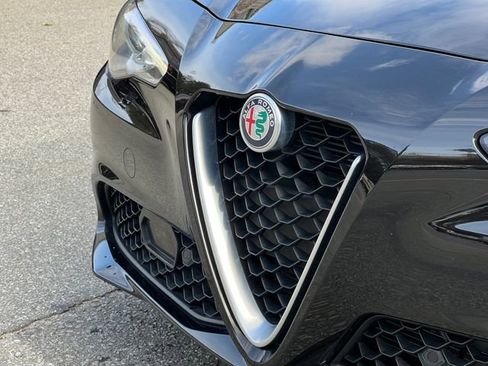 Used 2020 Alfa Romeo Giulia Ti image 10