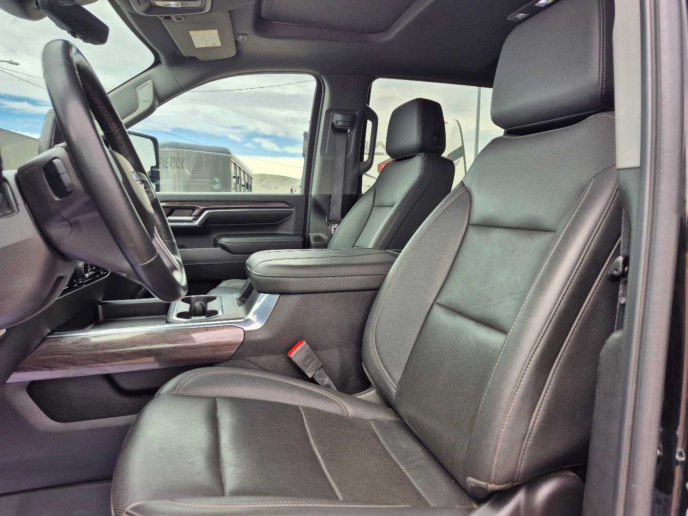 Used 2024 Chevrolet Silverado 2500 LTZ w/ LTZ Plus Package AWD/4WD image 17
