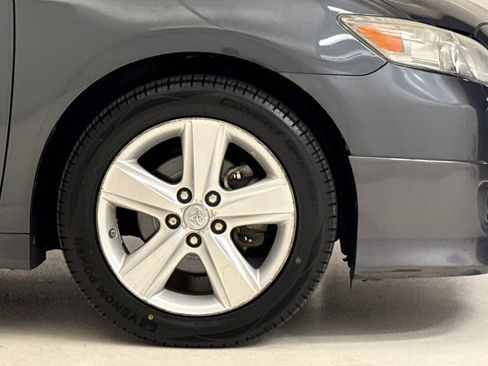 Used 2010 Toyota Camry SE FWD image 6