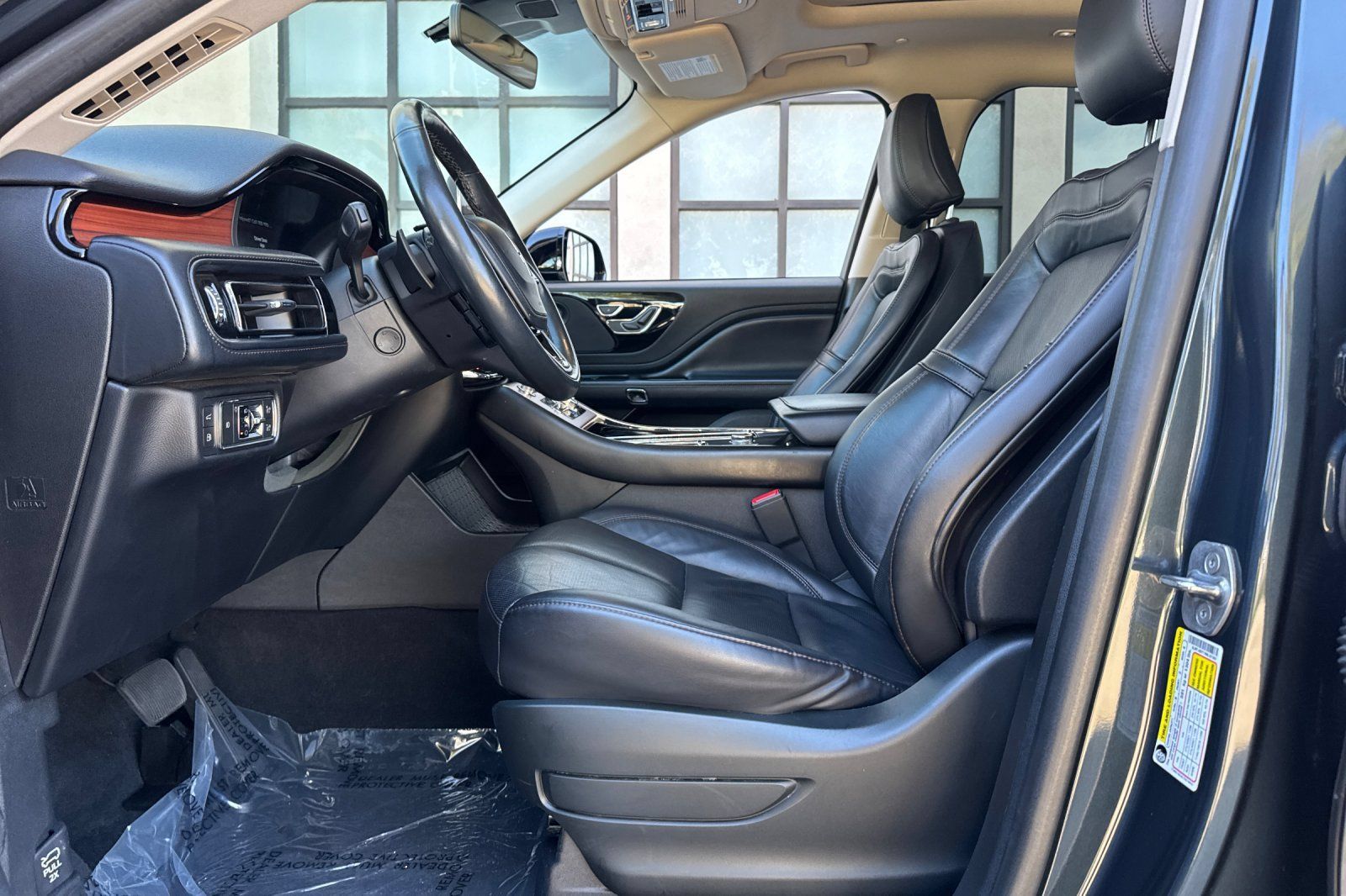 Used 2022 Lincoln Aviator Grand Touring w/ Equipment Group 301A AWD/4WD image 10