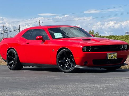 Used 2016 Dodge Challenger R/T Scat Pack w/ Leather Interior Group RWD image 2