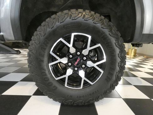 Used 2023 GMC Canyon AT4X image 8
